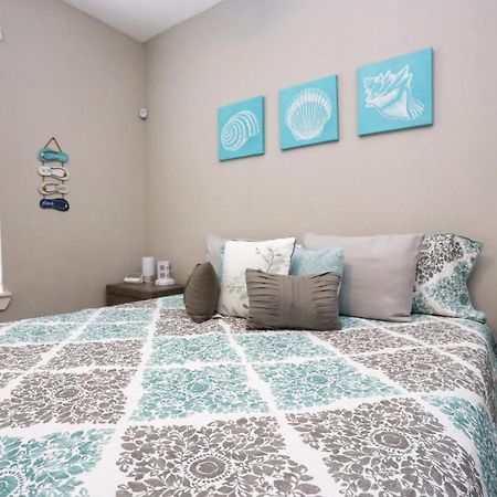 Hidden Hideaway! Bungalow 2 Blocks From The Beach! Sleeps 3 Villa Galveston Exterior foto