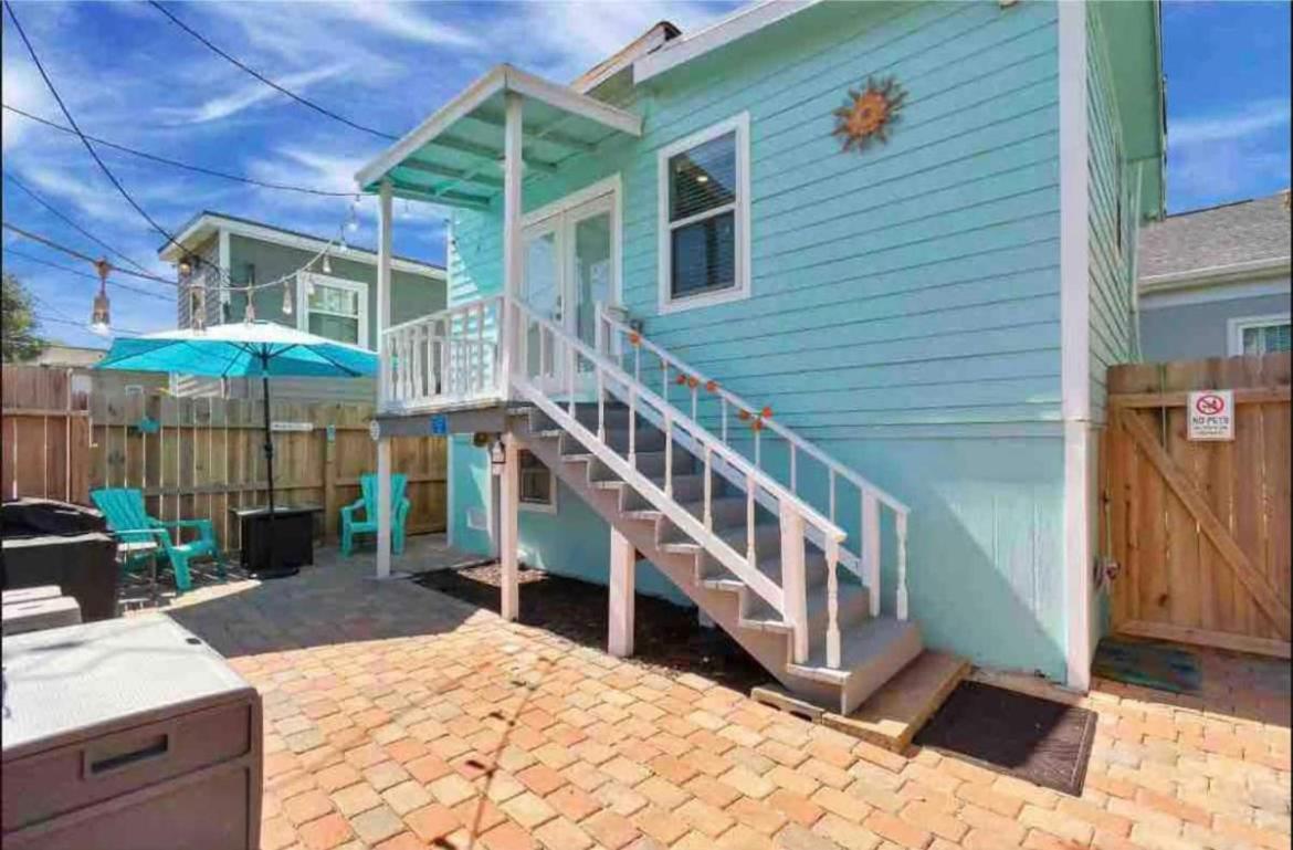 Hidden Hideaway! Bungalow 2 Blocks From The Beach! Sleeps 3 Villa Galveston Exterior foto