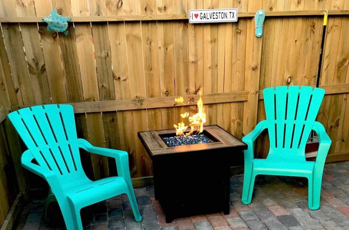 Hidden Hideaway! Bungalow 2 Blocks From The Beach! Sleeps 3 Villa Galveston Exterior foto