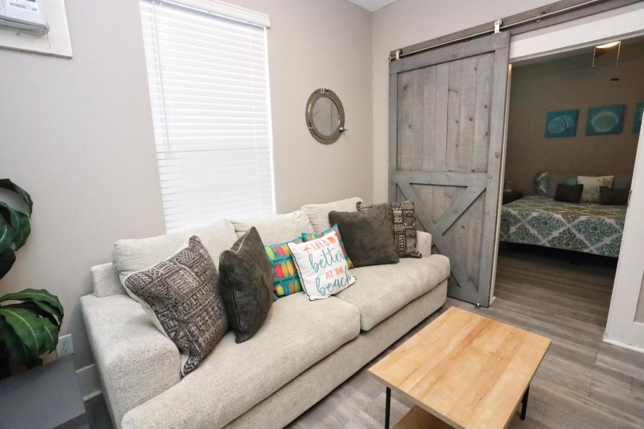 Hidden Hideaway! Bungalow 2 Blocks From The Beach! Sleeps 3 Villa Galveston Exterior foto