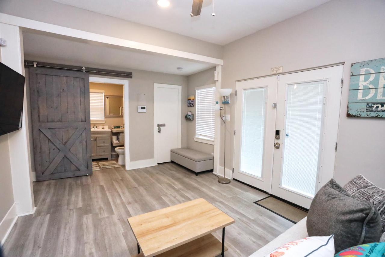 Hidden Hideaway! Bungalow 2 Blocks From The Beach! Sleeps 3 Villa Galveston Exterior foto