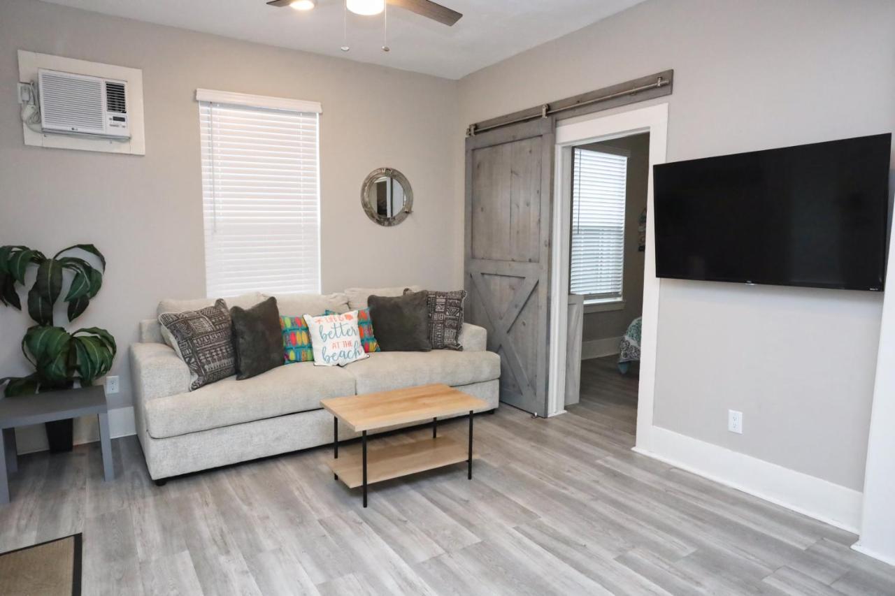 Hidden Hideaway! Bungalow 2 Blocks From The Beach! Sleeps 3 Villa Galveston Exterior foto