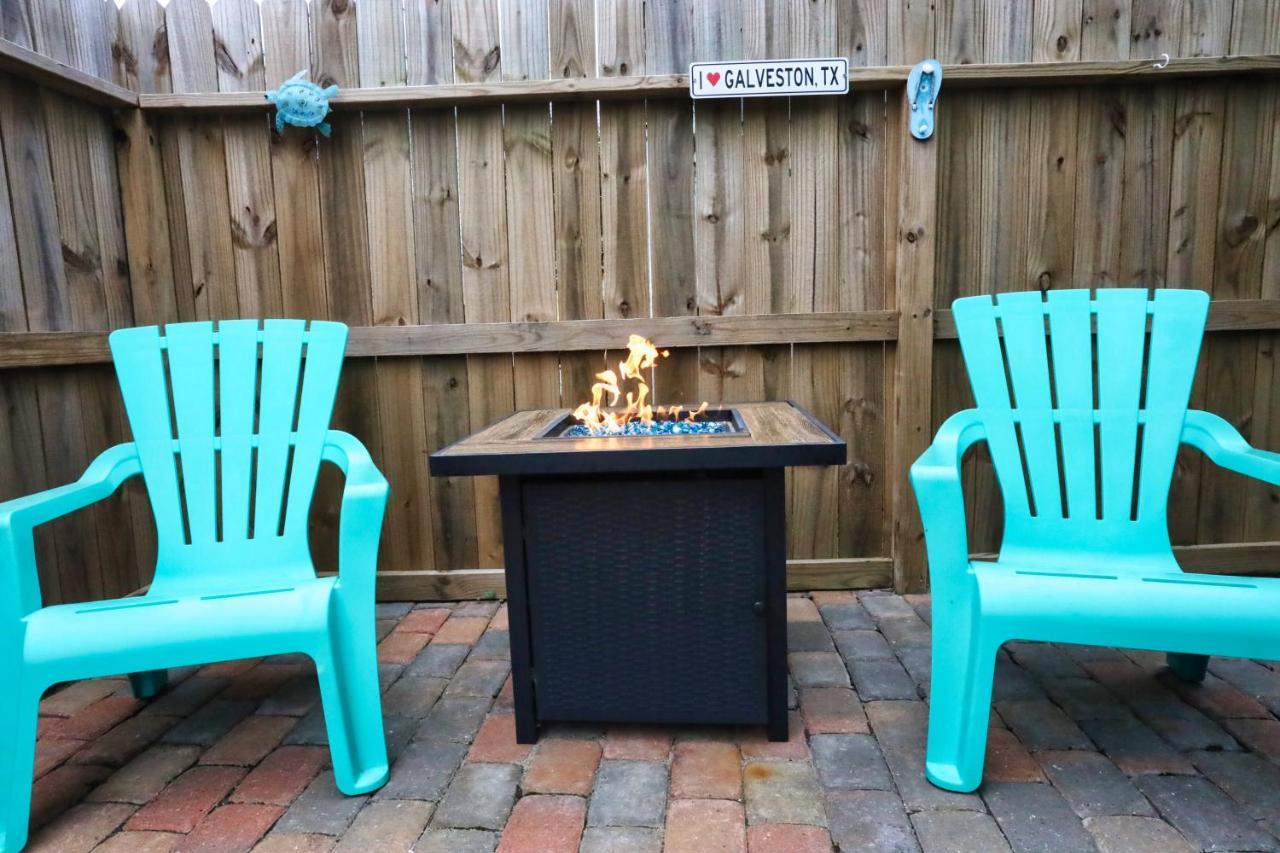 Hidden Hideaway! Bungalow 2 Blocks From The Beach! Sleeps 3 Villa Galveston Exterior foto