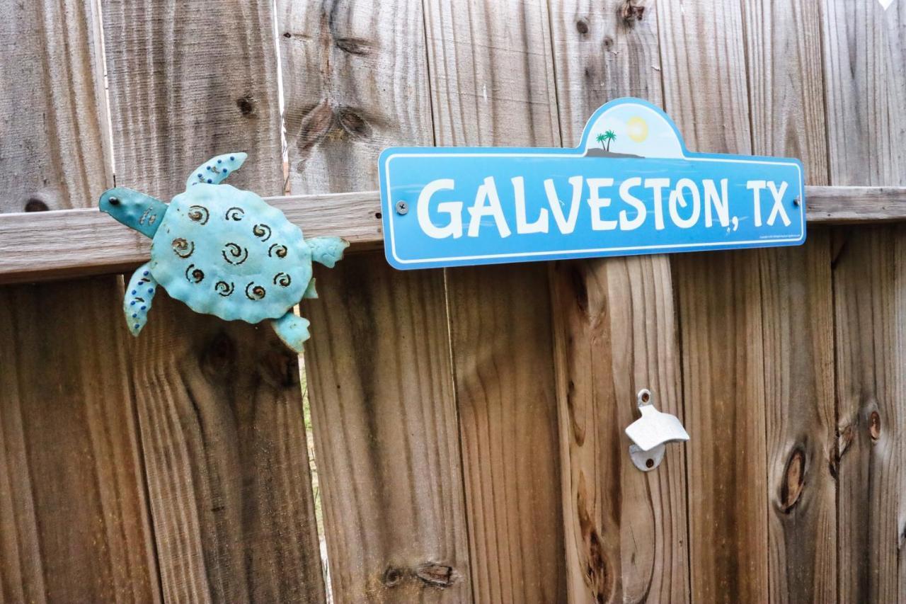 Hidden Hideaway! Bungalow 2 Blocks From The Beach! Sleeps 3 Villa Galveston Exterior foto